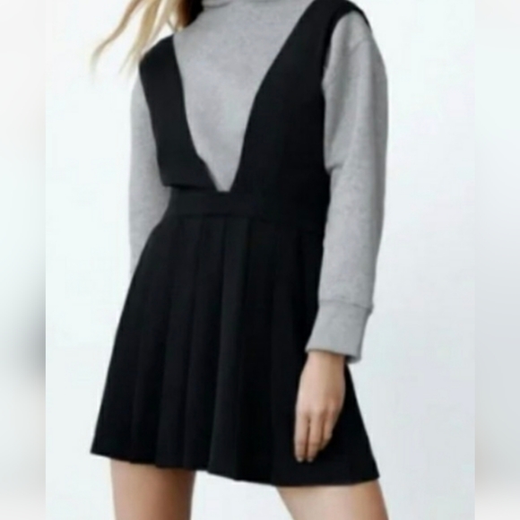 COPY - Zara overall dress - Picture 2 of 6